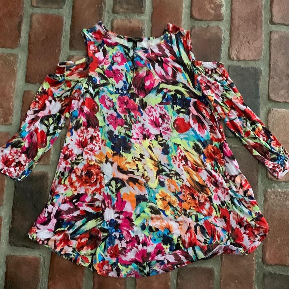 Floral cold-shoulder top